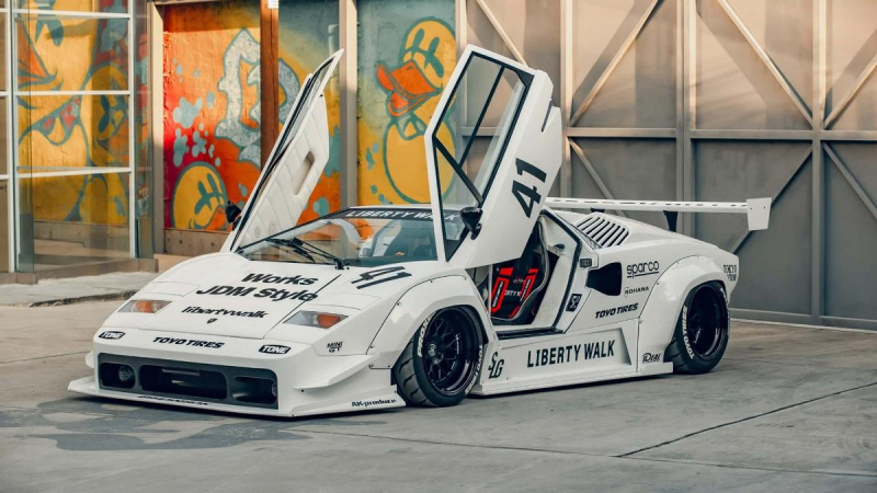 Lamborghini Countach от ателье Liberty Walk смотрится интересно