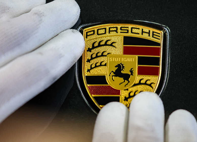 Porsche хочет, но не может расстаться с активами в России