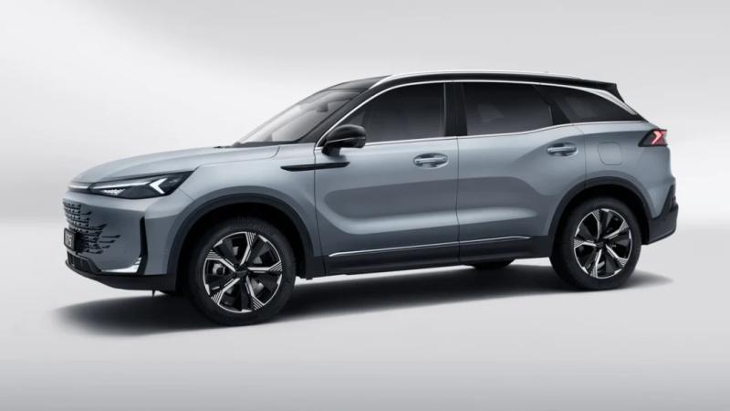 Раскрыты все цены на новый флагманский кроссовер BAIC в России