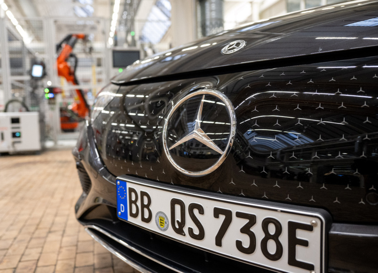 Mercedes-Benz «переобулся»: немцы призвали Евросоюз прогнуться под китайский автопром