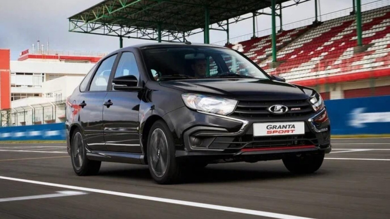 Спортивные и «внедорожная» Lada Granta получили новые комплектации 2024 года. Сколько они стоят