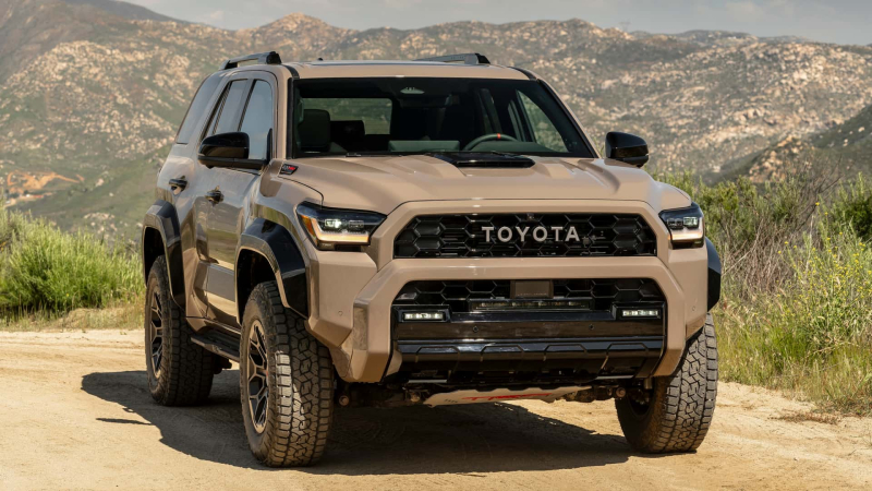 Toyota впервые за 15 лет обновила культовый внедорожник 4Runner. Что в нем изменилось