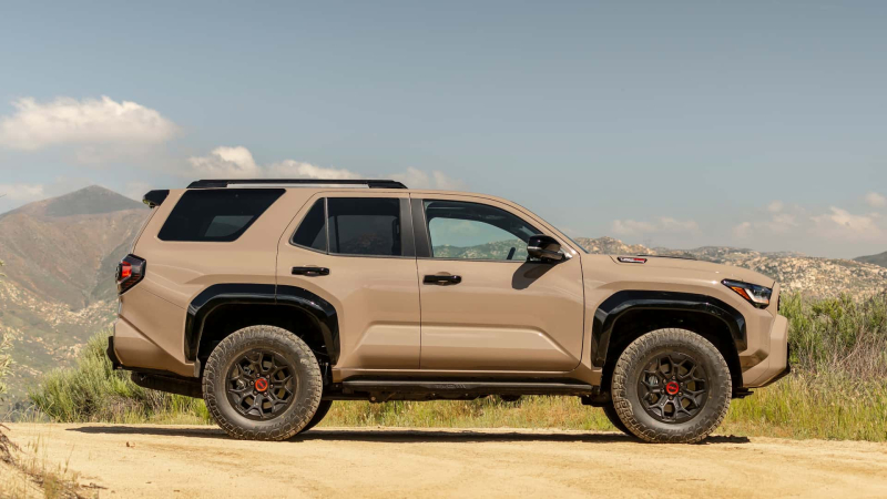 Toyota впервые за 15 лет обновила культовый внедорожник 4Runner. Что в нем изменилось