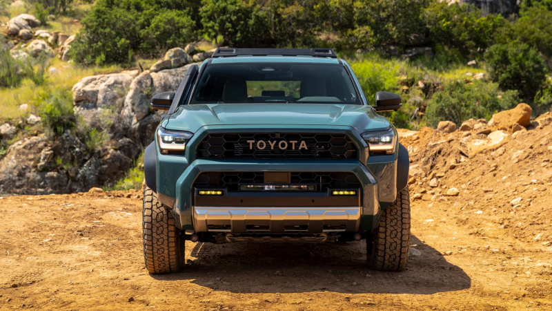 Toyota впервые за 15 лет обновила культовый внедорожник 4Runner. Что в нем изменилось