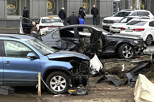 В Петербурге водитель BMW устроил массовое ДТП