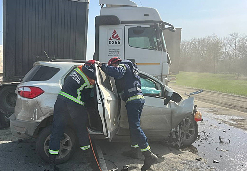 В Саратовской области погибли 4 человека в ДТП с фурой и легковым Ford