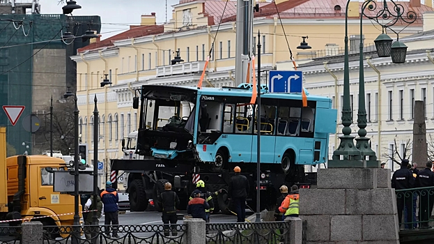 В упавшем в Мойку автобусе погибли два преподавателя