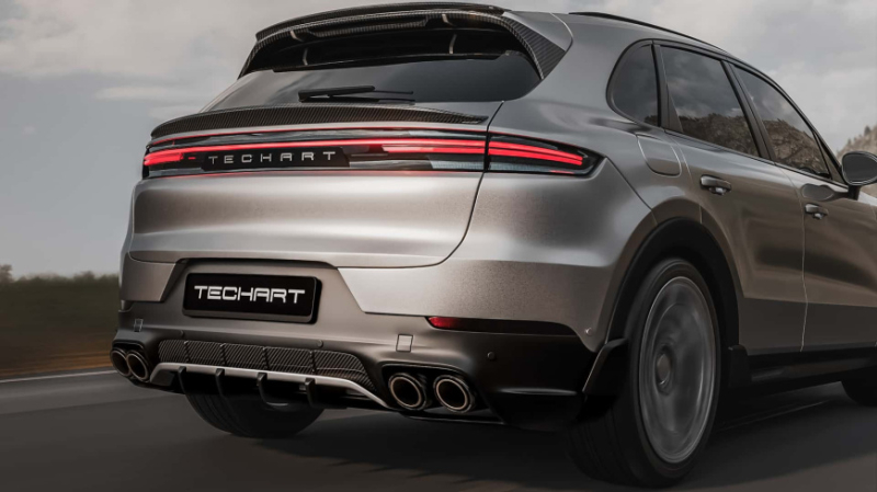 С этим обвесом, кроссовер Porsche Cayenne выглядит несколько странно