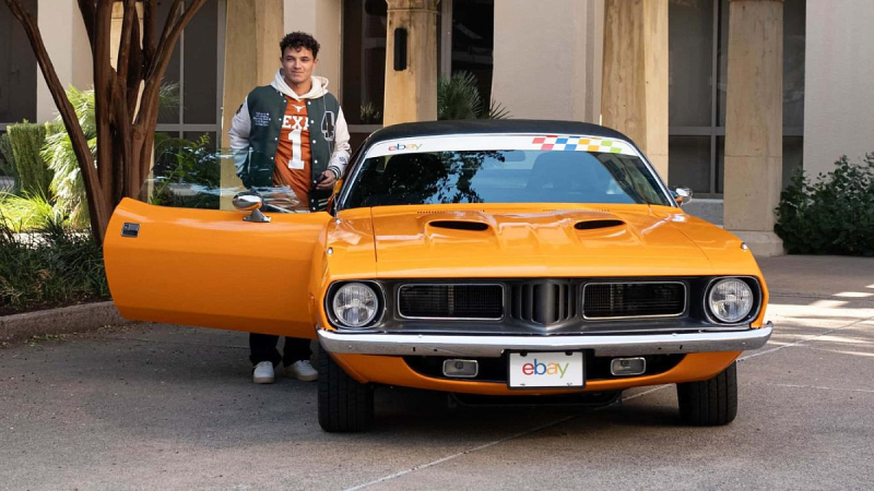 Команда McLaren представила очень крутую версию культового Plymouth Barracuda