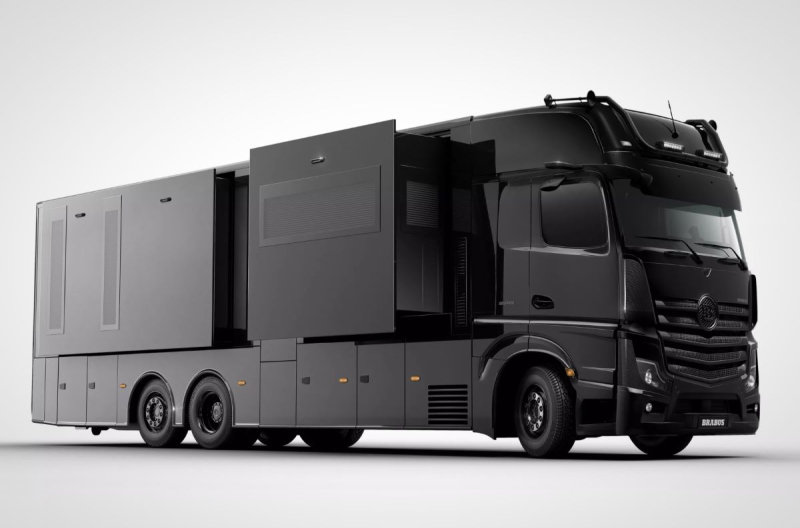 Тюнеры Brabus превратили Mercedes-Benz Actros в 12-метровый автодом