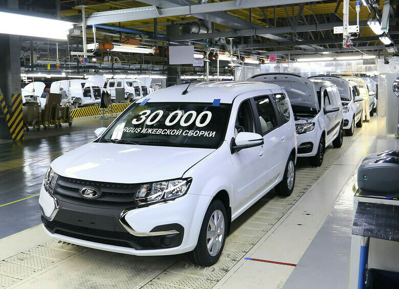 В Ижевске с конвейера сошел 30-тысячный LADA Largus