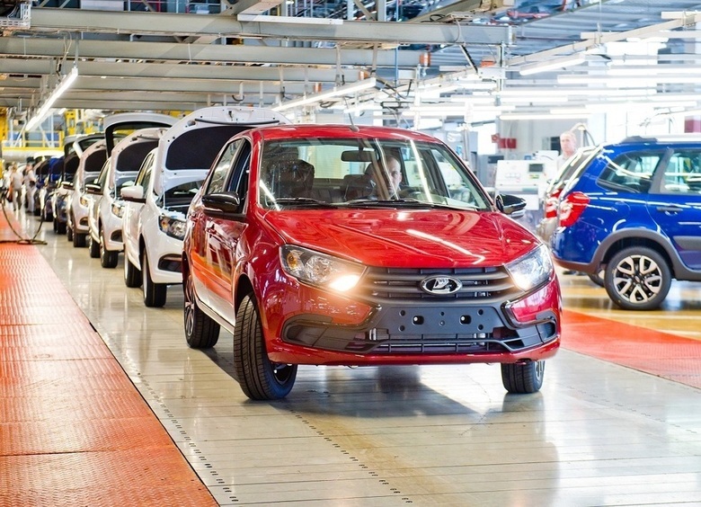 Красота: LADA Granta выкрасили в новый ярко-красный цвет