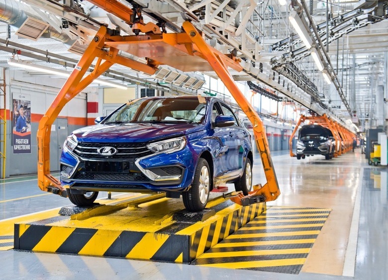 LADA Vesta и Largus официально получили «капитанский» цвет