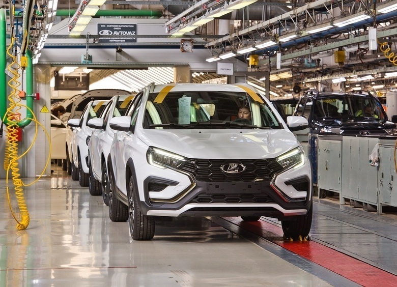 «АвтоВАЗ» представил первую LADA Vesta с вариатором китайского производства